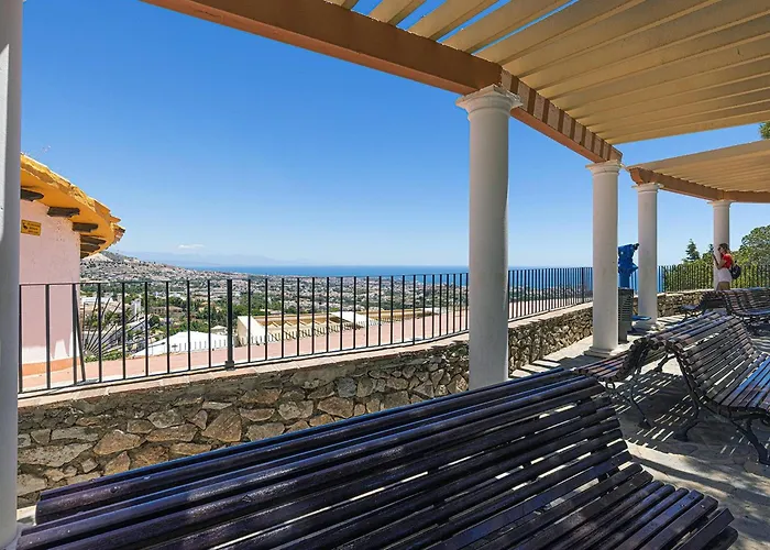 098 Traditional 2 Bed Pueblo Townhouse With Private Terrace